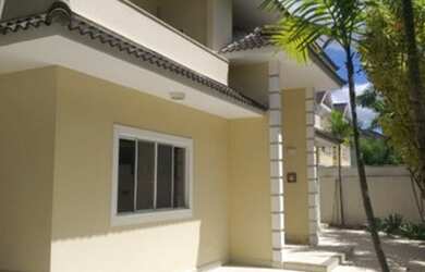 Imagem: A casa possui 3 Dormitórios, 1 Banheiro, 4 Vagas na garagem