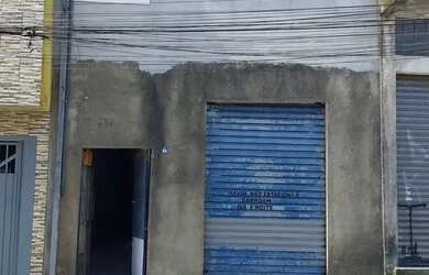 Imagem: A casa possui 4 Dormitórios, 4 Banheiros, 2 Vagas na garagem