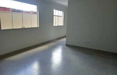 Imagem: A casa possui 3 Dormitórios, 4 Banheiros, 2 Vagas na garagem