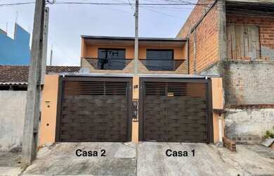 Imagem: A casa possui 4 Dormitórios, 2 Banheiros, 2 Vagas na garagem