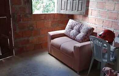 Imagem: A casa possui 2 Dormitórios, 1 Banheiro e está localizado