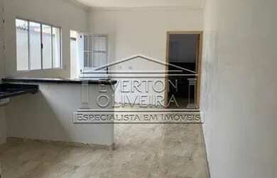 Imagem: A casa possui 2 Dormitórios, 2 Banheiros, 2 Vagas na garagem