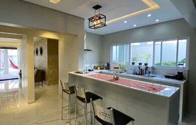 Imagem: A casa em condomínio possui 4 Dormitórios, 5 Banheiros, 4