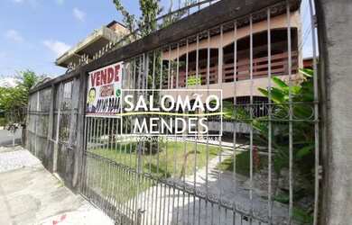 Imagem: A casa possui 5 Dormitórios, 3 Banheiros, 4 Vagas na garagem