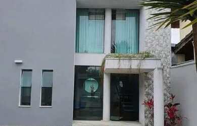 Imagem: A casa possui 3 Dormitórios, 5 Banheiros, 5 Vagas na garagem