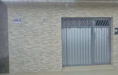 Imagem: A casa possui 2 Dormitórios, 1 Banheiro, 1 Vaga na garagem