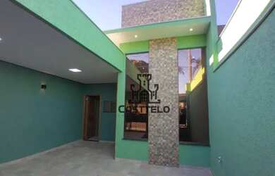 Imagem: A casa possui 3 Dormitórios, 2 Banheiros, 2 Vagas na garagem