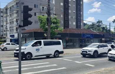 Imagem: O depósito possui 5 Vagas na garagem, 62m² de Área e está