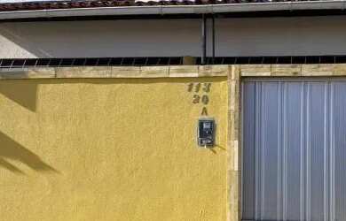 Imagem: A casa possui 2 Dormitórios, 1 Banheiro, 2 Vagas na garagem