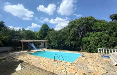 Imagem: A fazenda possui 3.000m² de Área e está localizado em Mairinque