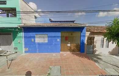 Imagem: A casa possui 2 Dormitórios, 2 Banheiros, 1 Vaga na garagem