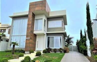 Imagem: A casa em condomínio e possui 3 Dormitórios, Suítes, 3 Banheiros