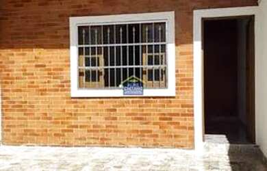 Imagem: A casa possui 2 Dormitórios, 2 Banheiros, 2 Vagas na garagem