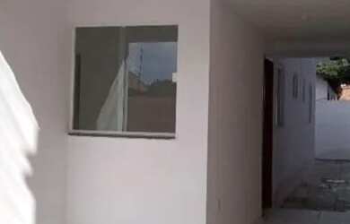 Imagem: A casa possui 2 Dormitórios, 2 Banheiros, 1 Vaga na garagem