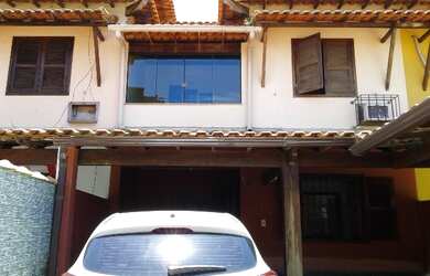 Imagem: A casa possui 2 Dormitórios e 2 Vagas na garagem e está localizado