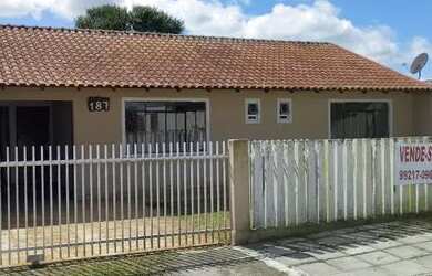 Imagem: A casa possui 3 Dormitórios, 2 Banheiros, 2 Vagas na garagem