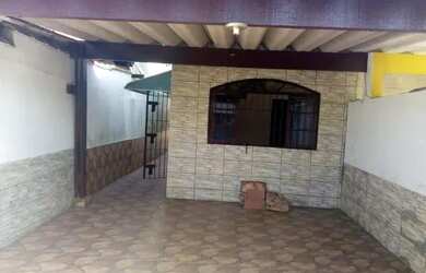 Imagem: A casa possui 2 Dormitórios, 2 Banheiros, 2 Vagas na garagem