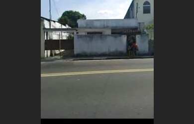 Imagem: A casa possui 5 Dormitórios, 3 Banheiros, 3 Vagas na garagem