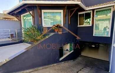 Imagem: A casa possui 3 Dormitórios, 5 Banheiros, 4 Vagas na garagem