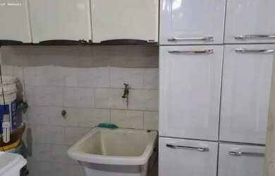 Imagem: A casa possui 3 Dormitórios, 2 Banheiros, 1 Vaga na garagem