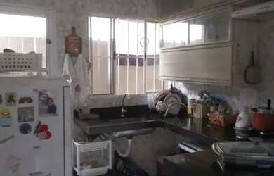 Imagem: A casa em condomínio possui 2 Dormitórios, 2 Banheiros, 1