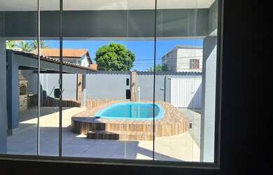 Imagem: A casa possui 4 Dormitórios, 4 Banheiros, 3 Vagas na garagem