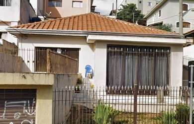 Imagem: A casa possui 3 Dormitórios, 2 Banheiros, 1 Vaga na garagem