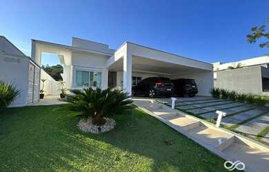 Imagem: A casa em condomínio possui 3 Dormitórios, 5 Banheiros, 215m²