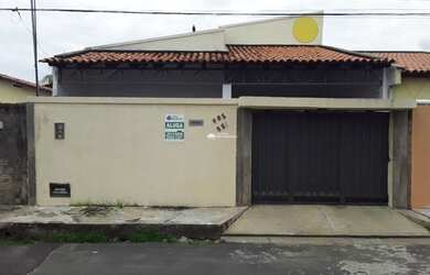 Imagem: A casa possui 2 Dormitórios, 1 Banheiro, 1 Vaga na garagem