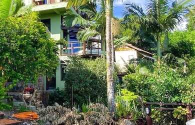 Imagem: A casa possui 4 Dormitórios, 4 Banheiros, 300m² de Área e