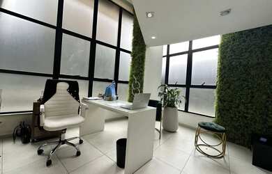 Imagem 10: Sala Comercial Ampla e Estruturada, com 4 Salas e Mezanino no Bigorrilho