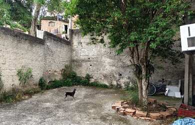 Imagem: A casa possui 3 Dormitórios, 1 Banheiro e 1 Vaga na garagem