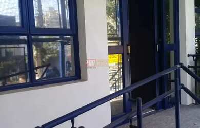 Imagem: O depósito possui 4 Vagas na garagem, 608m² de Área e está