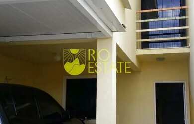 Imagem: A casa possui 3 Dormitórios, 2 Banheiros, 2 Vagas na garagem