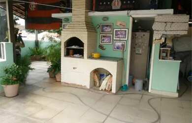 Imagem: A casa possui 3 Dormitórios, 2 Banheiros, 2 Vagas na garagem