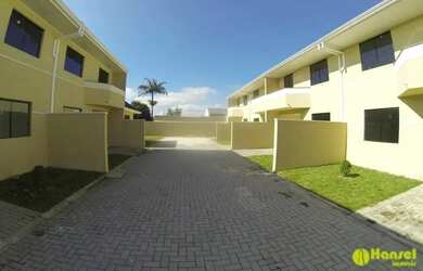 Imagem: A casa possui 3 Dormitórios, 1 Banheiro, 1 Vaga na garagem