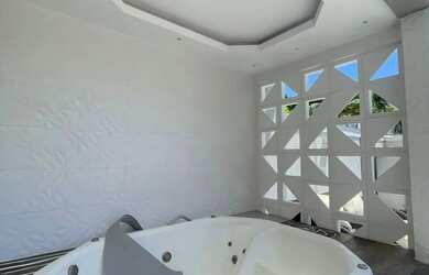 Imagem 11: Imóvel para aluguel e venda tem 350 metros quadrados com 4 quartos