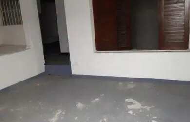 Imagem: O depósito possui 5 Vagas na garagem, 227m² de Área e está