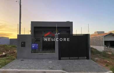 Imagem: A casa possui 2 Dormitórios, 2 Banheiros, 2 Vagas na garagem