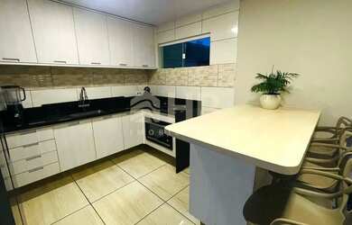 Imagem 8: Casa com 04 dormitórios sendo 01 suíte e 04 vagas de garagem Bom Retiro Matinhos