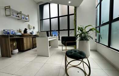 Imagem 9: Sala Comercial Ampla e Estruturada, com 4 Salas e Mezanino no Bigorrilho