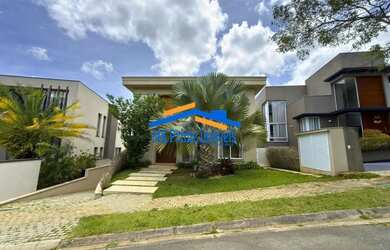 Imagem: A casa em condomínio possui 4 Dormitórios, 5 Banheiros, 5