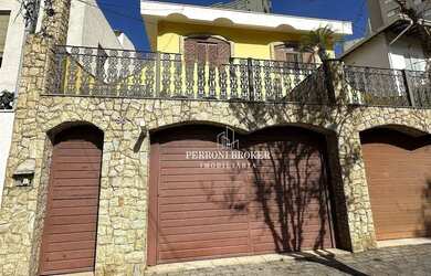 Imagem: A casa possui 3 Dormitórios, 4 Banheiros, 4 Vagas na garagem