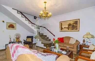 Imagem: A casa possui 3 Dormitórios, 2 Banheiros, 2 Vagas na garagem