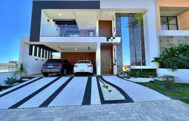 Imagem: A casa em condomínio possui 4 Dormitórios, 2 Banheiros, 4