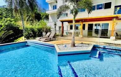 Imagem: A casa possui 5 Dormitórios, 5 Banheiros, 5 Vagas na garagem