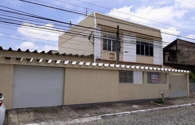 Imagem: A casa em condomínio possui 4 Dormitórios, 4 Banheiros e 220m²