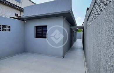 Imagem: A casa possui 1 Dormitório, 1 Banheiro, 2 Vagas na garagem