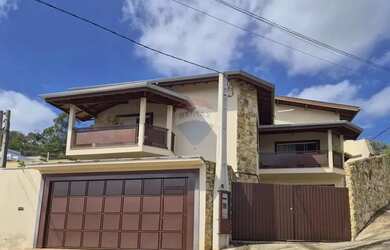 Imagem: O depósito possui 3 Vagas na garagem e 266m² de Área e está