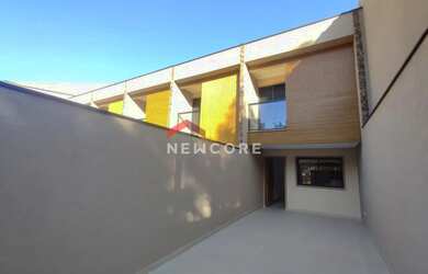 Imagem: A casa possui 2 Dormitórios, 2 Banheiros, 2 Vagas na garagem